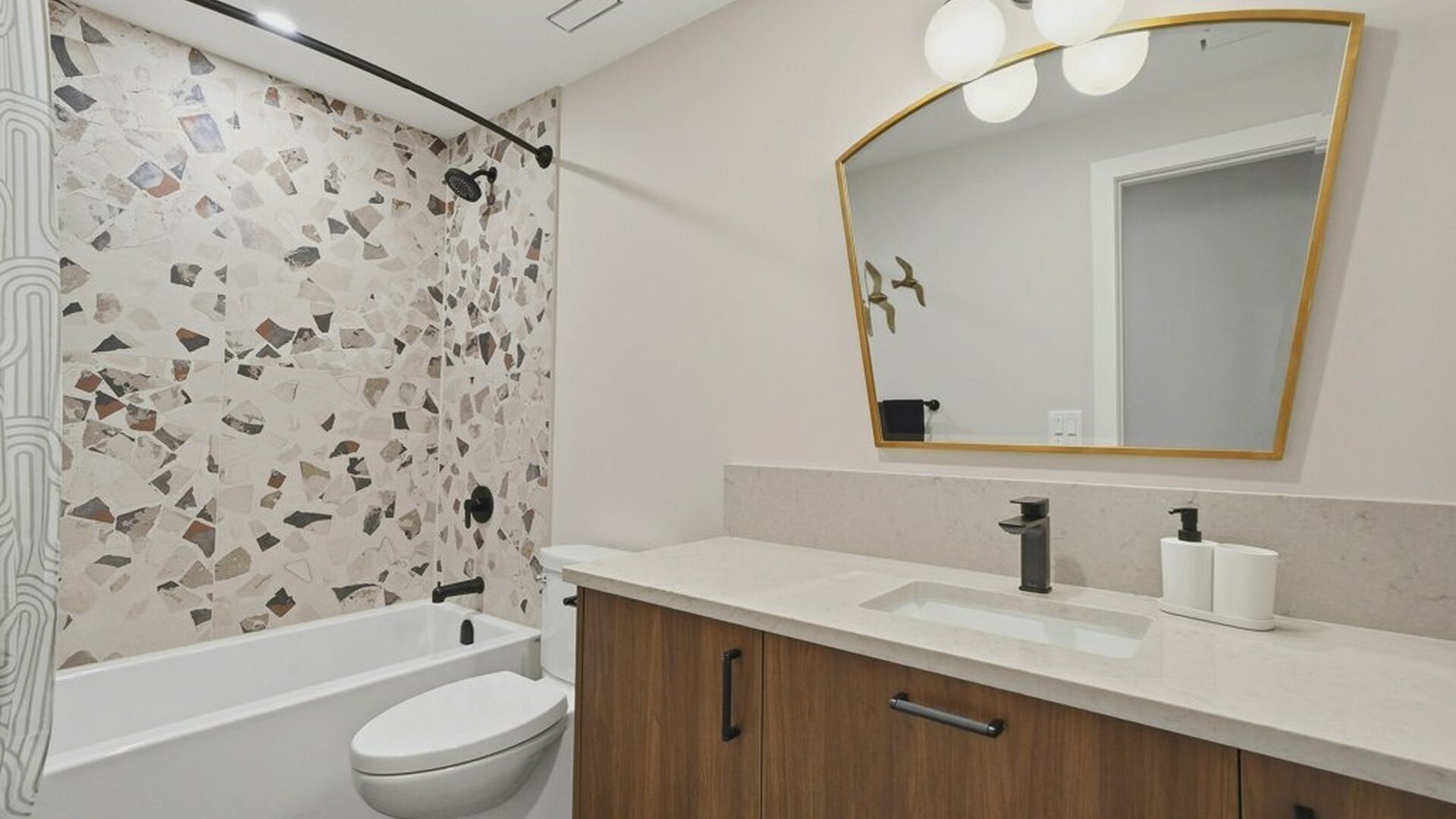 041 2 Sarahs Cove Stars Lottery 41 m